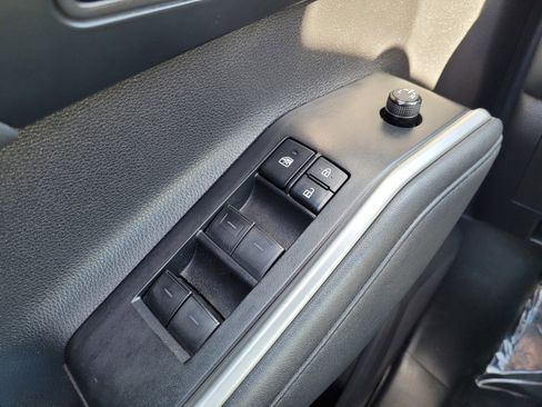 Used 2021 Toyota Highlander XLE image 18