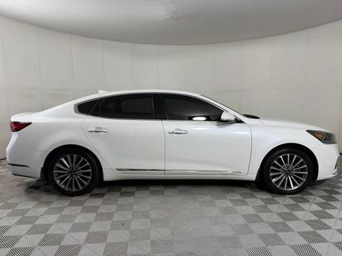 Used 2017 Kia Cadenza Premium FWD image 9