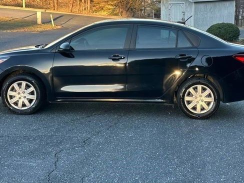 Used 2023 Kia Rio LX image 4
