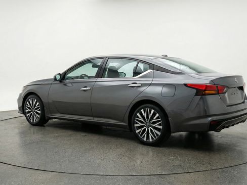 Used 2025 Nissan Altima 2.5 SV image 6