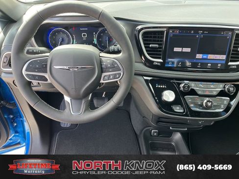 New 2026 Chrysler Pacifica Select image 7