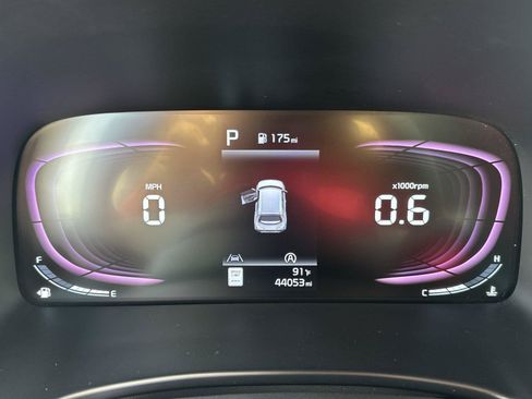 Used 2025 Kia Soul LX w/ LX Technology Package FWD image 12