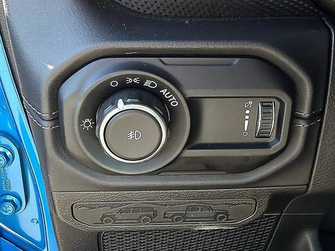 Used 2025 Jeep Wrangler Unlimited Rubicon AWD/4WD image 19