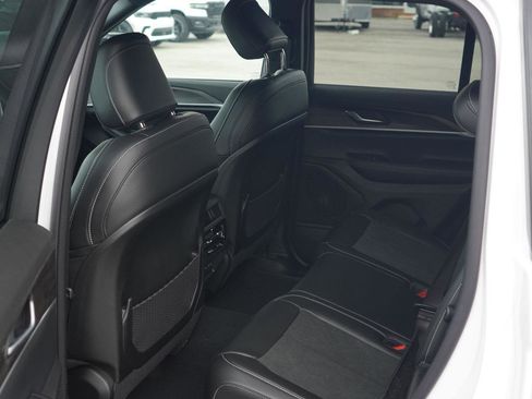 New 2026 Jeep Grand Cherokee Altitude AWD/4WD image 25