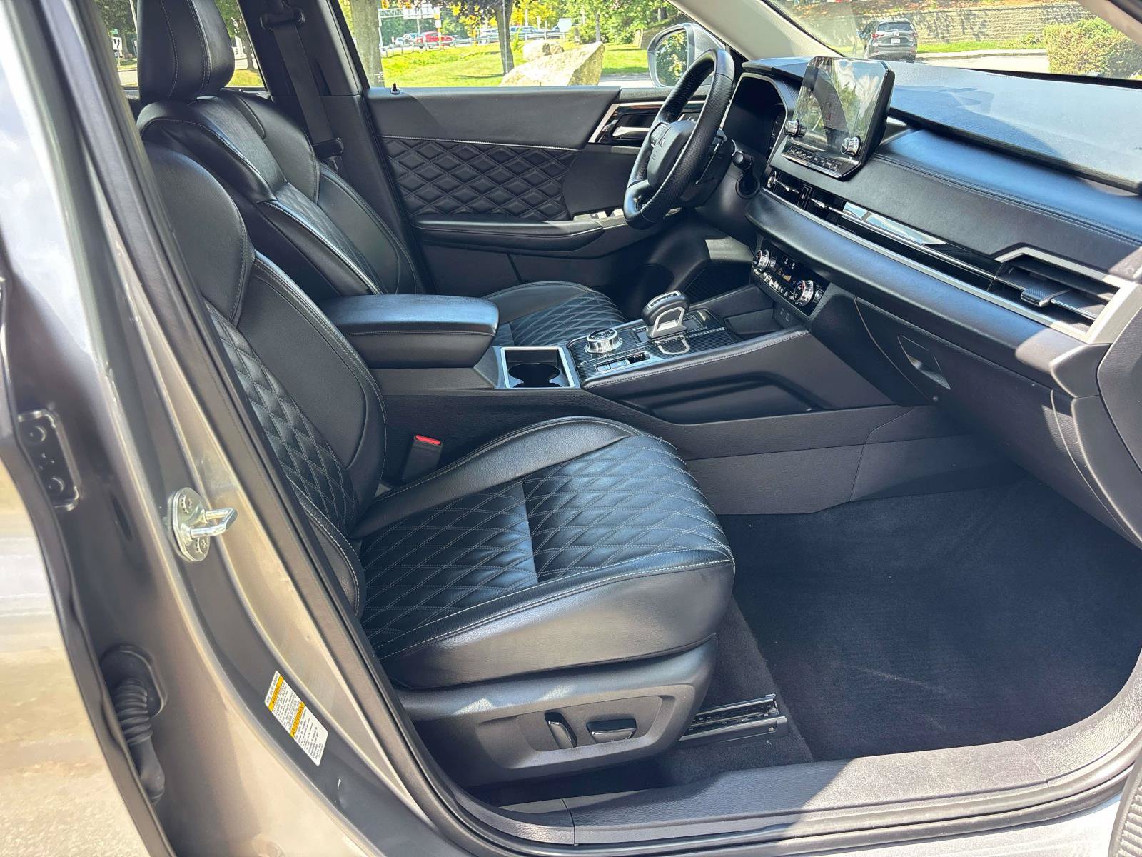 Used 2024 Mitsubishi Outlander SEL AWD/4WD image 18