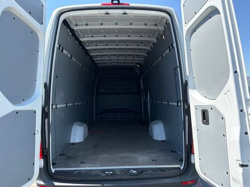 Used 2025 Mercedes-Benz Sprinter 2500 image 12