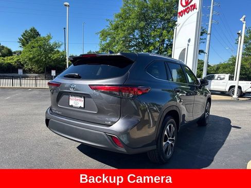 Used 2023 Toyota Highlander XLE FWD image 7