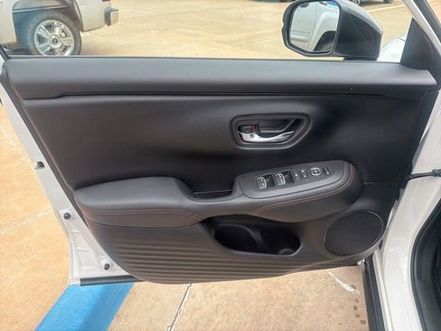 Used 2024 Honda HR-V Sport image 17
