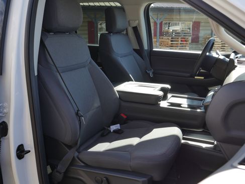 Certified 2025 Ford Expedition Active image 28