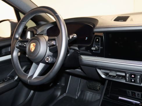 Used 2024 Porsche Cayenne image 72