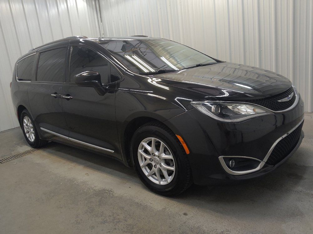 Used 2020 Chrysler Pacifica Touring-L FWD image 11