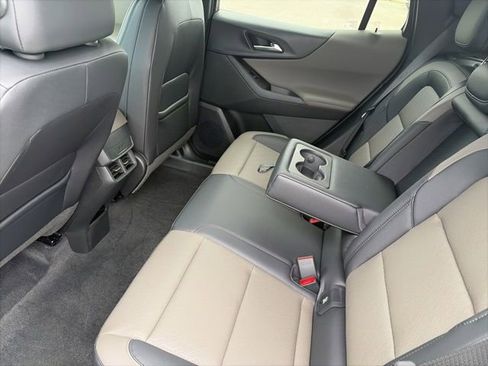 New 2026 Chevrolet Equinox LT w/ Convenience Package II AWD/4WD image 11