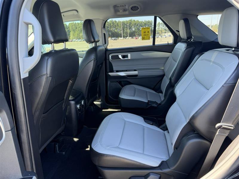 Used 2021 Ford Explorer XLT w/ Equipment Group 202A AWD/4WD image 11