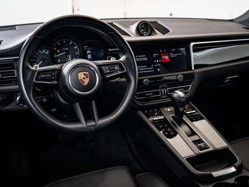 Used 2023 Porsche Macan image 4