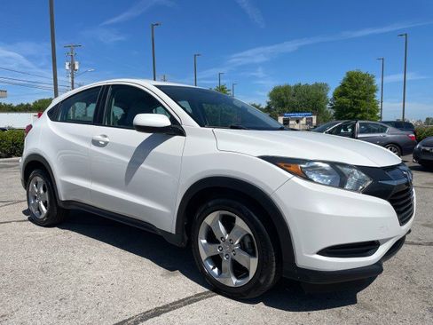 Used 2018 Honda HR-V LX image 7