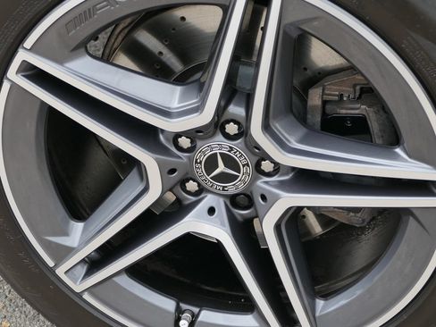 Used 2025 Mercedes-Benz GLS 450 4MATIC image 9