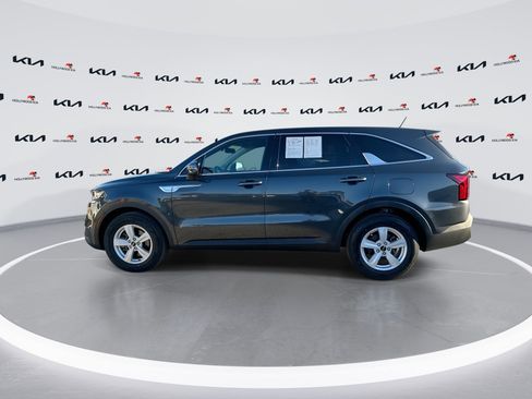 Used 2023 Kia Sorento LX image 5
