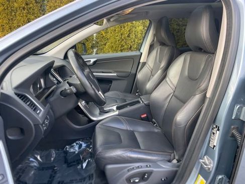 Used 2017 Volvo XC60 T6 Dynamic w/ Advanced Package image 19