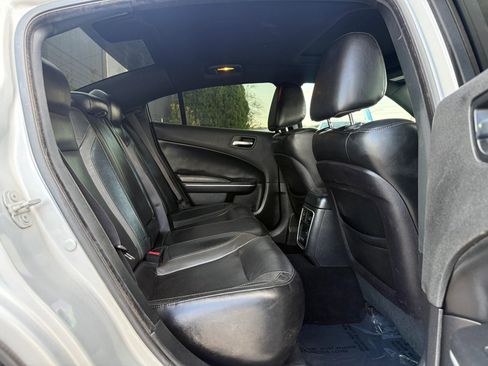 Used 2019 Dodge Charger SXT w/ Leather Interior Group RWD image 13
