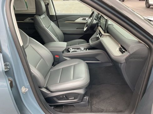 Used 2025 Ford Explorer Active w/ Active Comfort Package AWD/4WD image 19