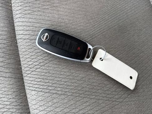Used 2025 Nissan Rogue SV FWD image 28