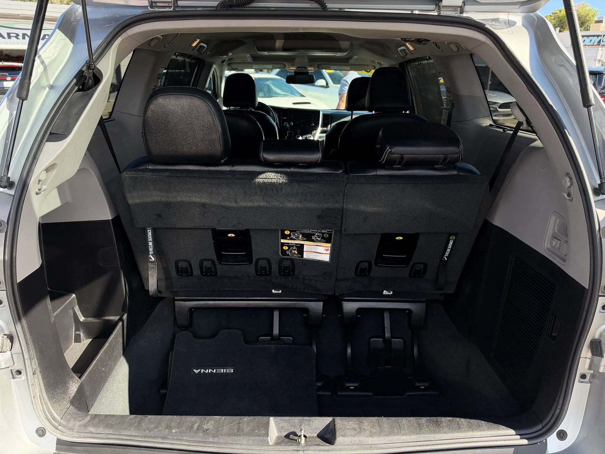 Used 2019 Toyota Sienna SE Premium w/ Carpet Mat Package AWD/4WD image 21