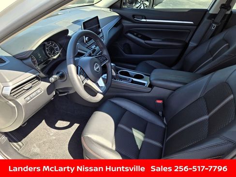 Used 2025 Nissan Altima 2.5 SR FWD image 17