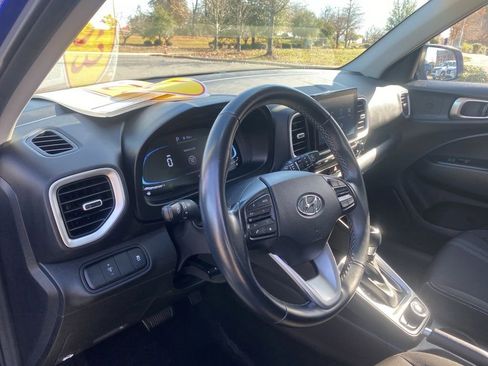 Used 2024 Hyundai Venue SEL image 13