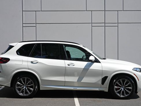 Used 2025 BMW X5 xDrive50e w/ Executive Package AWD/4WD image 56