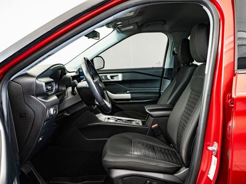 Used 2021 Ford Explorer XLT image 24