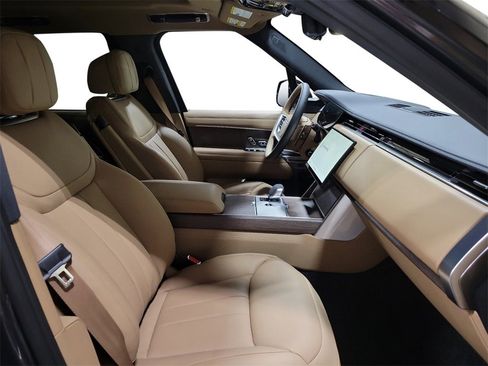 New 2025 Land Rover Range Rover Long Wheelbase SE image 30