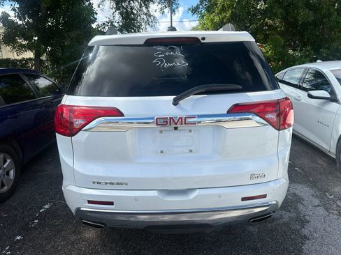 Used 2017 GMC Acadia Denali w/ Technology Package FWD image 9
