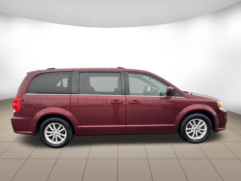 Used 2019 Dodge Grand Caravan SXT image 8
