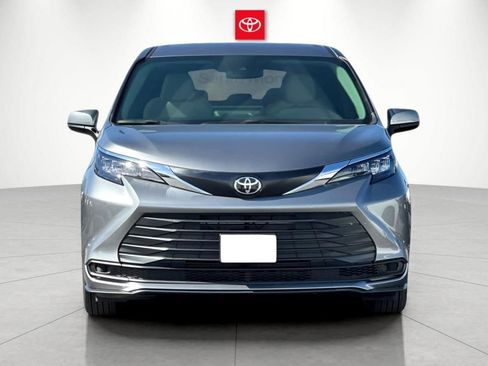 New 2026 Toyota Sienna LE FWD image 7