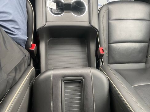 Used 2024 Chevrolet Suburban Premier image 34