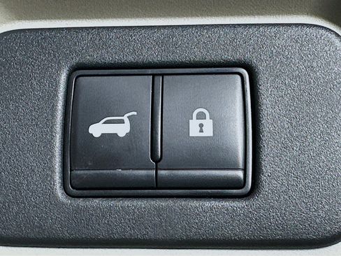 Used 2024 Nissan Ariya FWD image 32