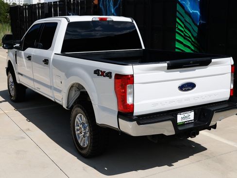 Used 2019 Ford F250 XLT w/ Snow Plow Prep Package AWD/4WD image 8