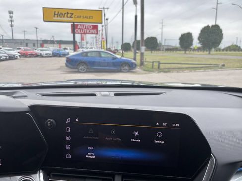 Used 2025 Chevrolet Trax LT w/ LT Convenience Package FWD image 17
