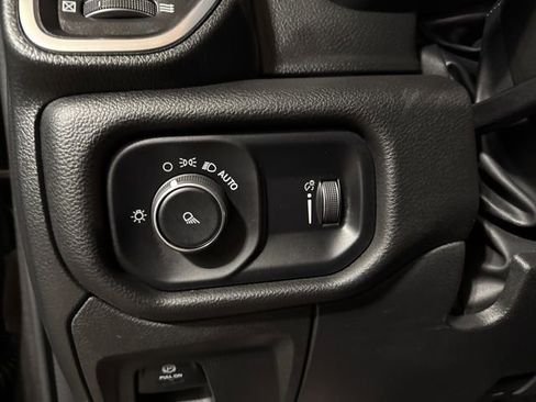 Used 2024 RAM 1500 Laramie AWD/4WD image 7
