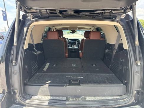 Used 2019 Cadillac Escalade Luxury w/ Escalade Sport Edition AWD/4WD image 14