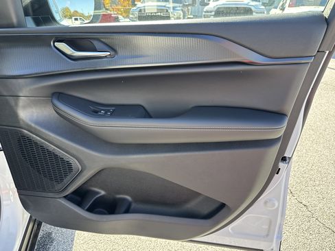 New 2025 Jeep Grand Cherokee L Laredo w/ Luxury Tech Group I image 19