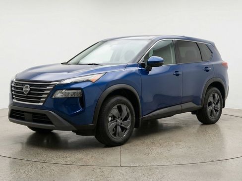 Used 2025 Nissan Rogue SV image 3