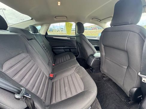 Used 2018 Ford Fusion SE FWD image 16