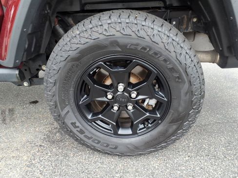 Used 2021 Jeep Gladiator Sport AWD/4WD image 9