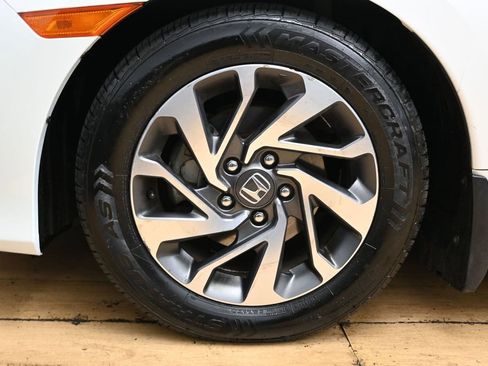 Used 2018 Honda Civic EX image 10