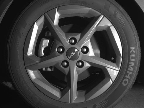 Used 2025 Kia K4 LXS image 12