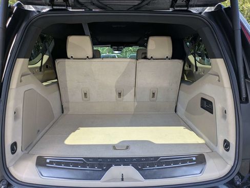 Used 2022 Cadillac Escalade ESV Premium Luxury RWD image 14