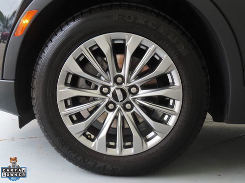 Used 2025 Cadillac XT4 Premium Luxury FWD image 26