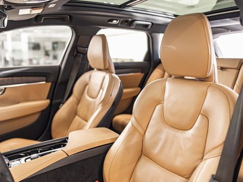 Used 2023 Volvo V90 B6 Cross Country Ultimate w/ Climate Package image 19