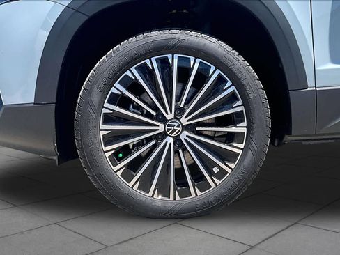 New 2026 Volkswagen Taos SE FWD image 11
